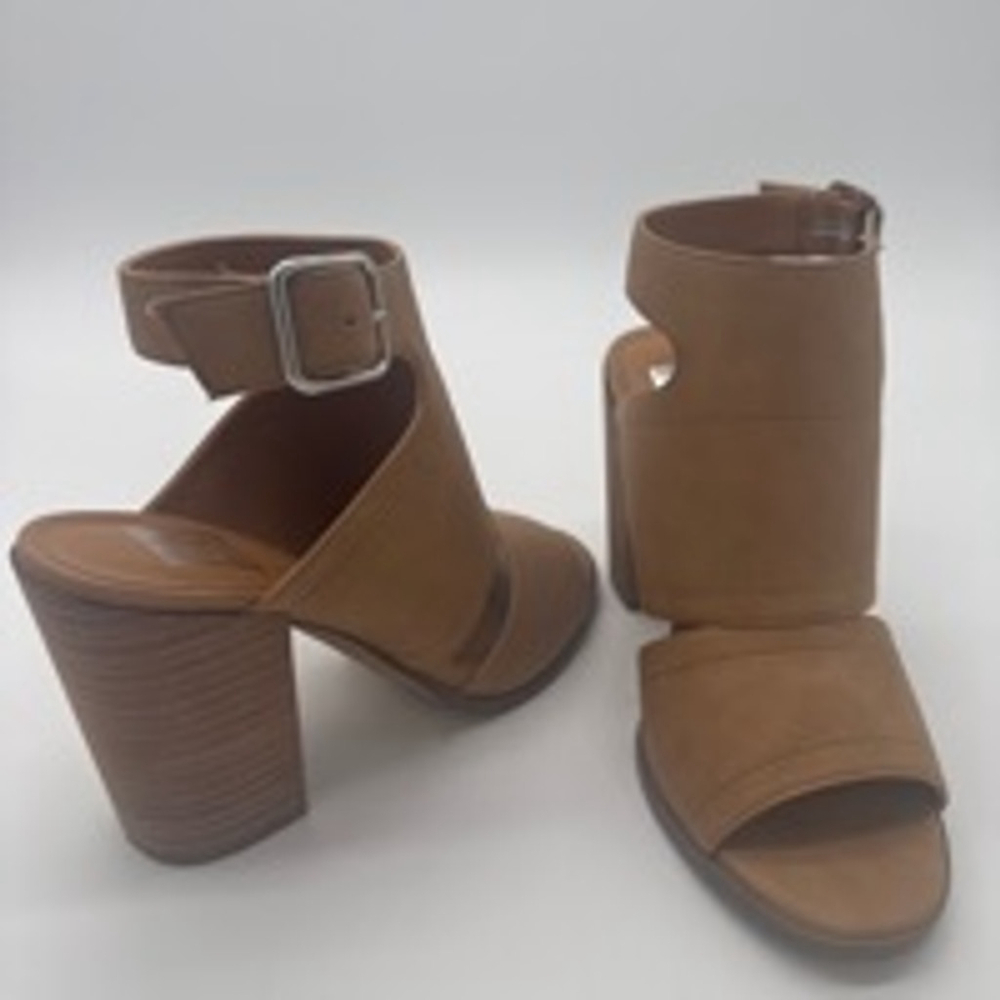 Women's DV Dolce Vita Babylon Tan Heeled Sandal Size 8